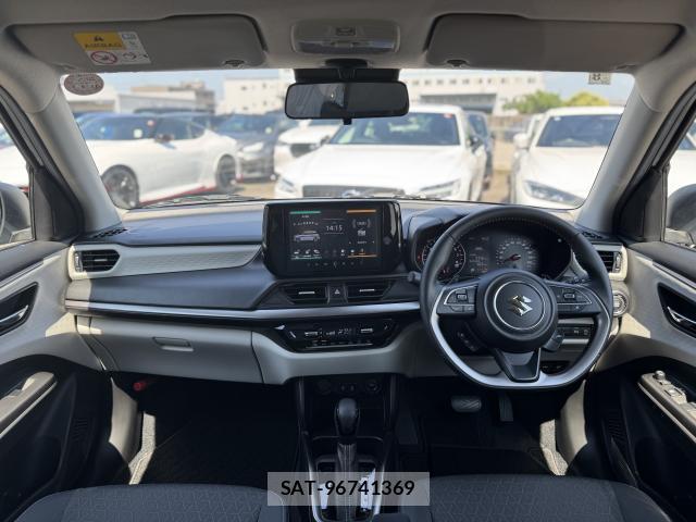 Suzuki SWIFT 2025-08 8007837-1