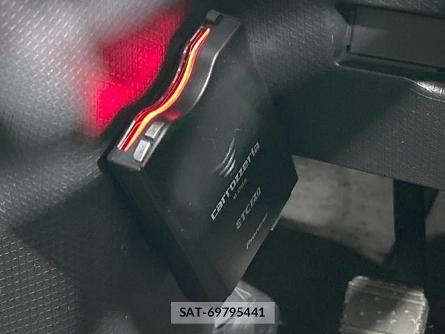 Daihatsu TANTO 2021-04 8006004-6