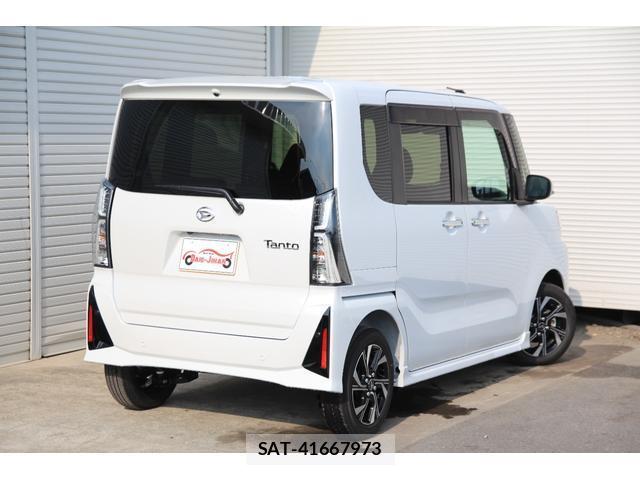 Daihatsu TANTO 2026-06 8009072-2