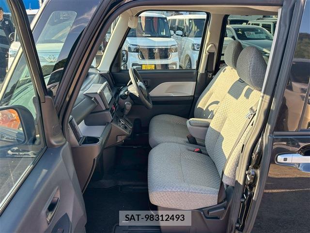 Daihatsu TANTO 2023-11 8009563-4