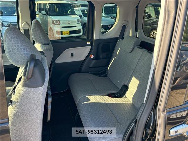 Daihatsu TANTO 2023-11 8009563-5