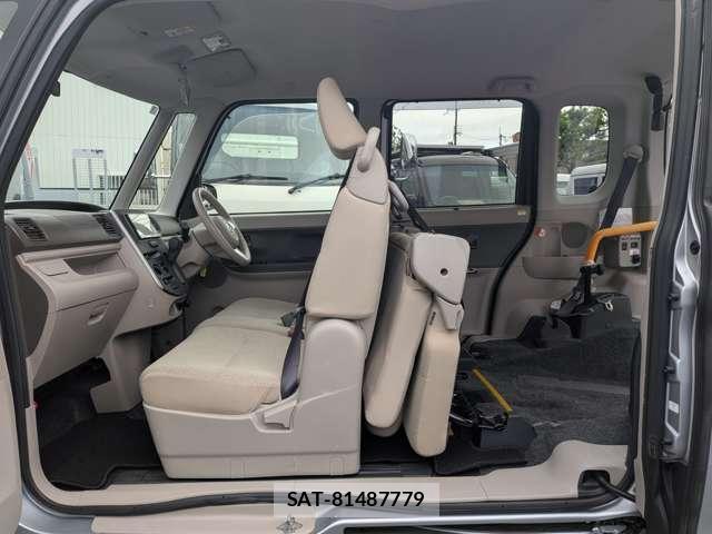Daihatsu TANTO 2017-03 8010317-9
