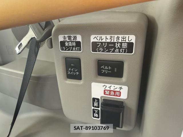 Daihatsu TANTO 2014-03 8010367-7
