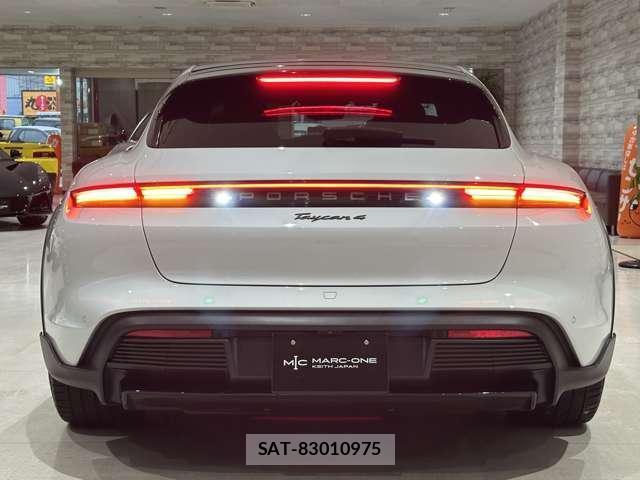 Porsche Taycan 2023-02 8010964-11