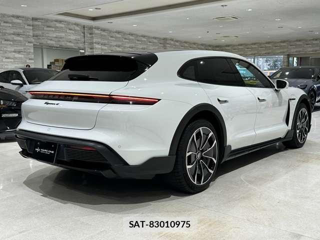 Porsche Taycan 2023-02 8010964-12