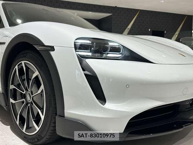Porsche Taycan 2023-02 8010964-5