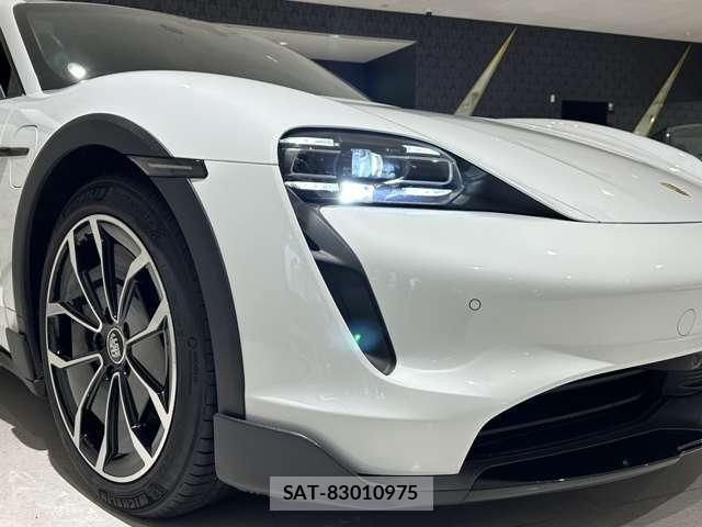Porsche Taycan 2023-02 8010964-6