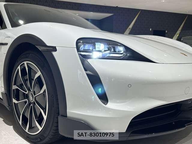 Porsche Taycan 2023-02 8010964-7