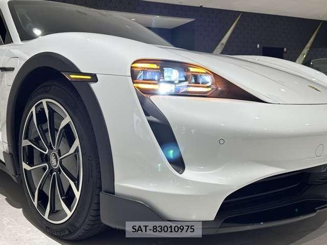 Porsche Taycan 2023-02 8010964-8