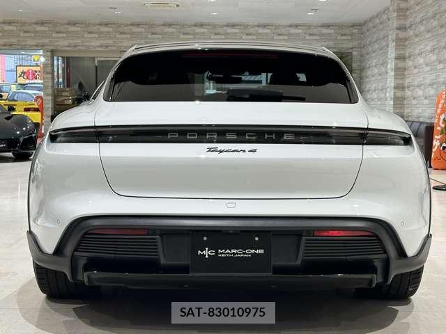 Porsche Taycan 2023-02 8010964-9