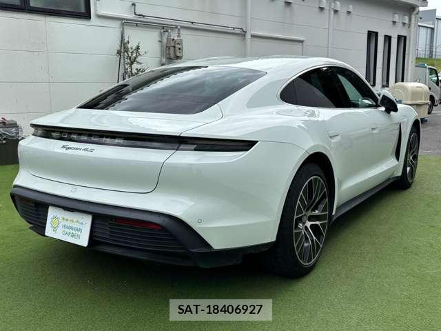 Porsche Taycan 2021-08 8011775-1
