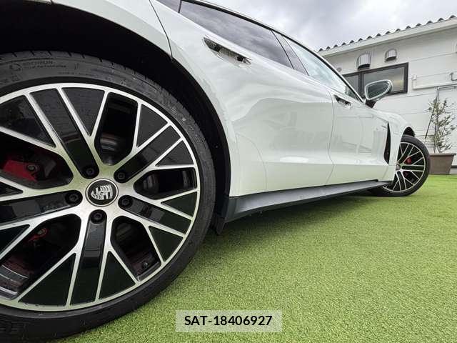 Porsche Taycan 2021-08 8011775-9