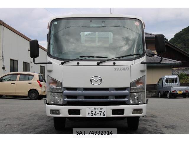 Mazda TITAN 2013-02 8003147-1