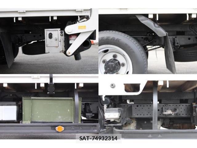 Mazda TITAN 2013-02 8003147-17