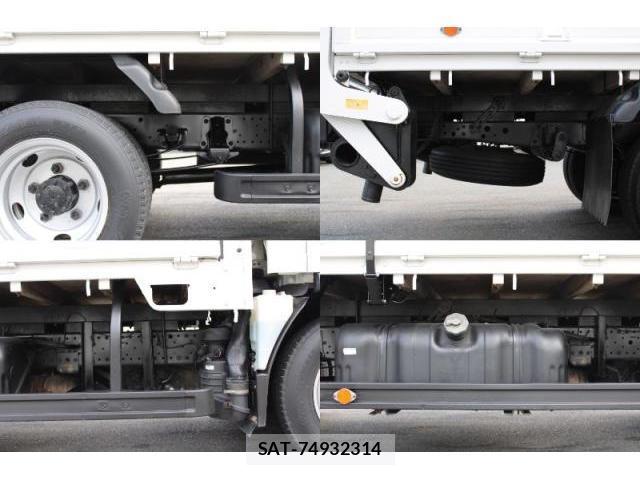 Mazda TITAN 2013-02 8003147-18