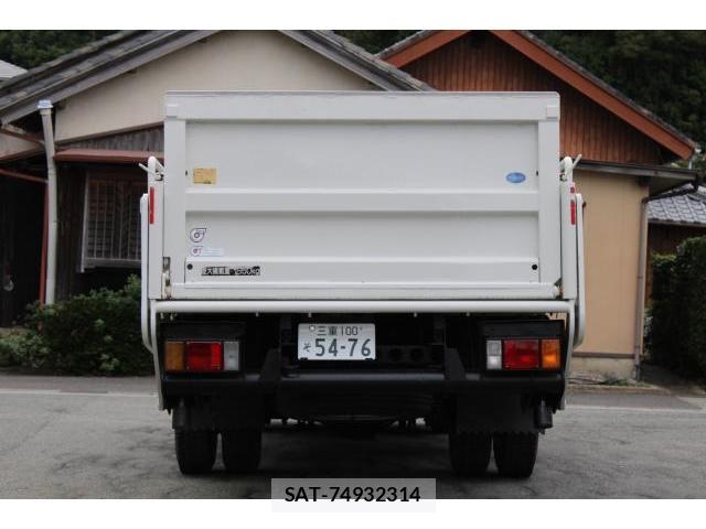 Mazda TITAN 2013-02 8003147-7