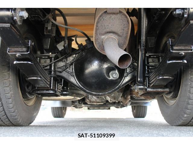 Mazda TITAN 2013-03 8003153-18
