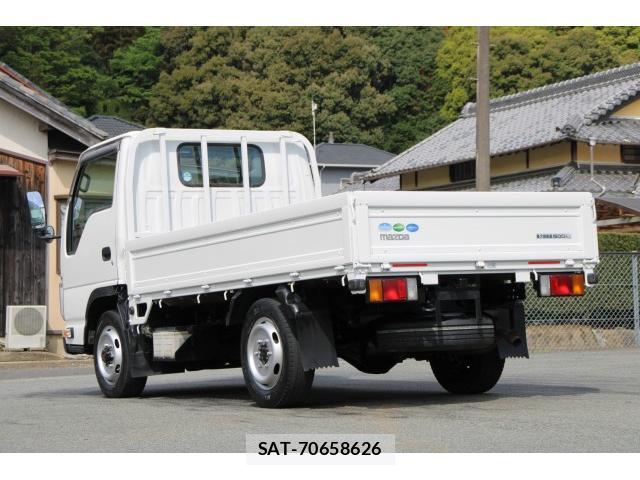 Mazda TITAN 2017-02 8003156-5