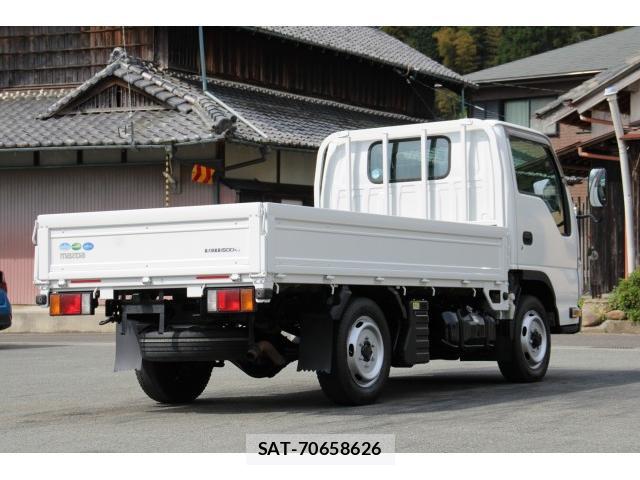 Mazda TITAN 2017-02 8003156-6