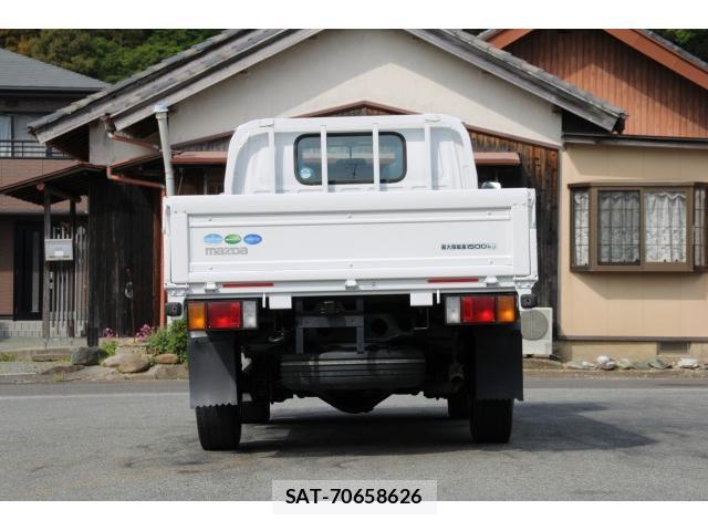 Mazda TITAN 2017-02 8003156-7