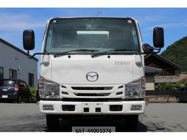 Mazda TITAN 2019-06 8003165-1