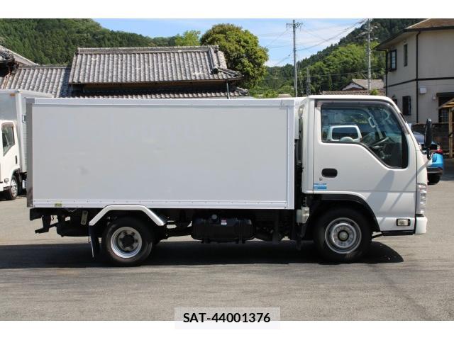 Mazda TITAN 2019-06 8003165-4