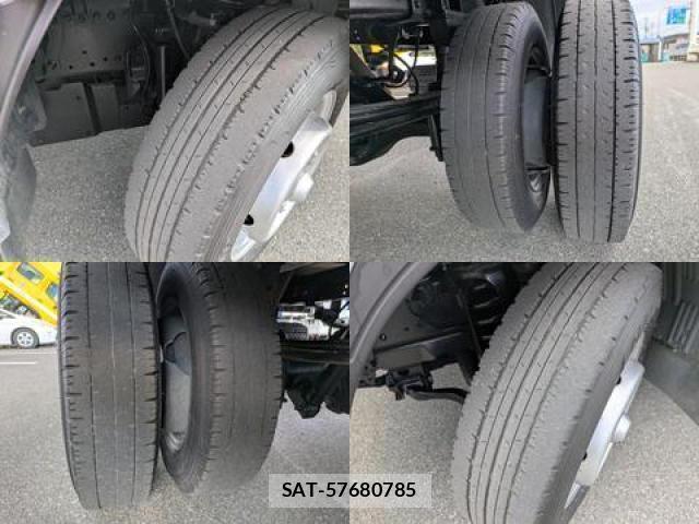 Mazda TITAN 2017-08 8004052-8