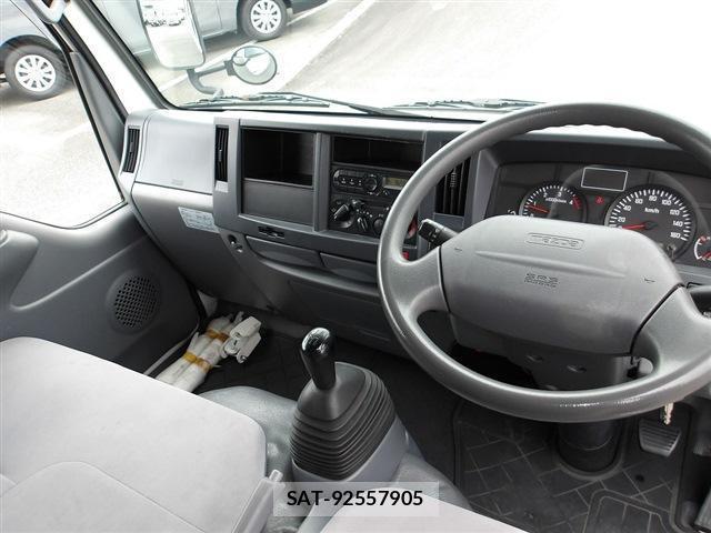 Mazda TITAN 2018-05 8004546-3
