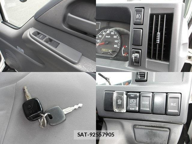 Mazda TITAN 2018-05 8004546-5