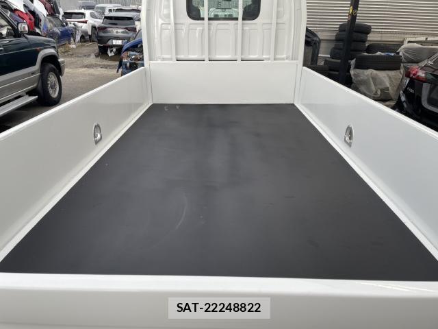 Mazda TITAN 2017-08 8007038-4