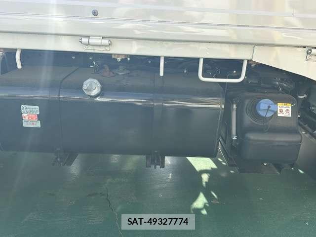 Mazda TITAN 2025-06 8010103-11
