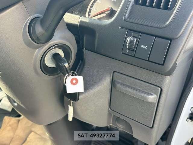 Mazda TITAN 2025-06 8010103-6