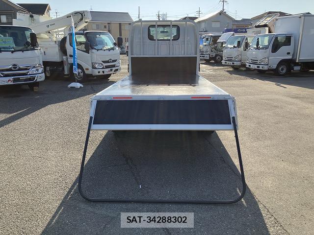Mazda TITAN 2018-11 8010824-8