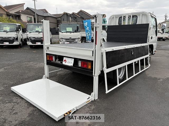 Mazda TITAN 2019-02 8010828-10