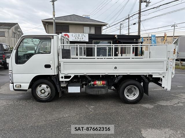Mazda TITAN 2019-02 8010828-3