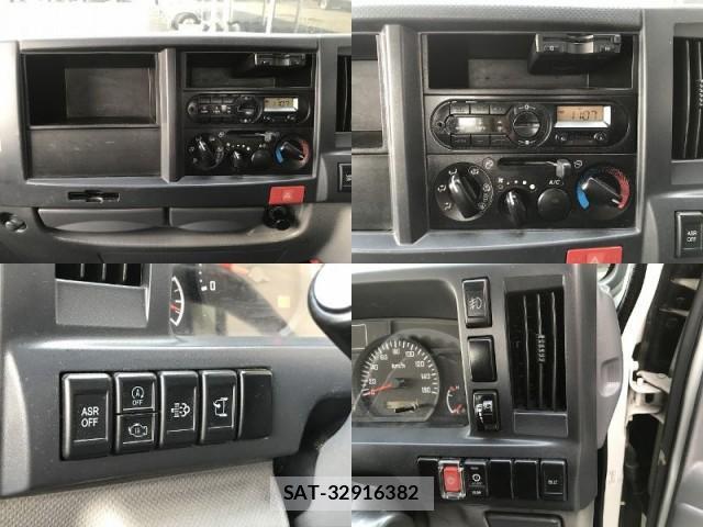 Mazda TITAN 2017-07 8011048-18