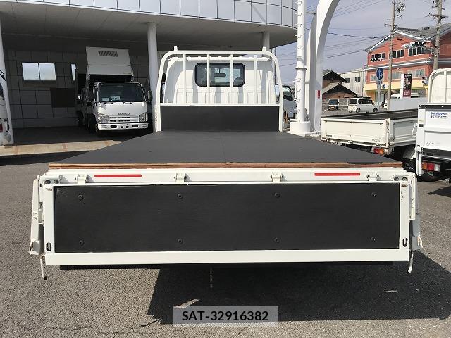 Mazda TITAN 2017-07 8011048-8