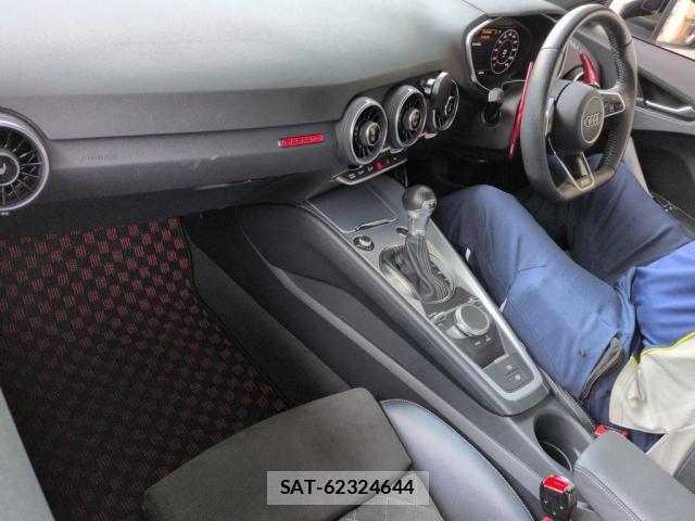 Audi TT 2022-06 8009117-2