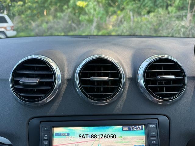 Audi TT 2012-05 8009634-5
