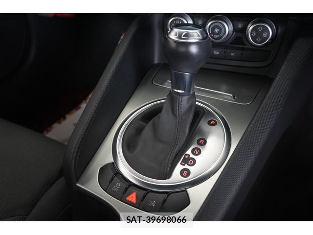 Audi TT 2012-06 8009810-18