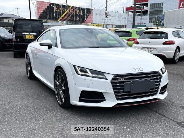 Audi TTS 2015-09 8004694-11