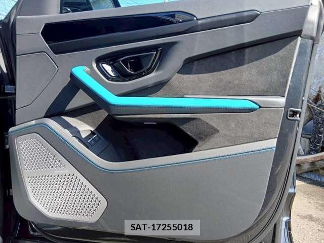 Lamborghini URUS 2025-12 8003600-18