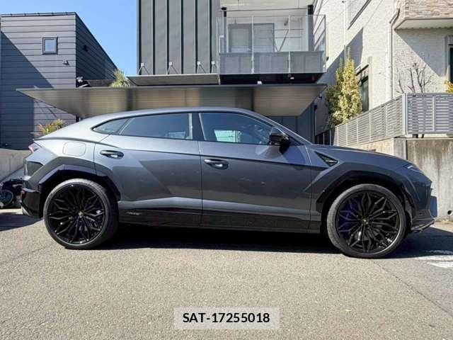 Lamborghini URUS 2025-12 8003600-2