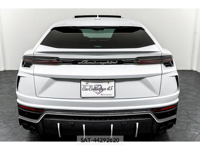 Lamborghini URUS 2019-03 8004773-1