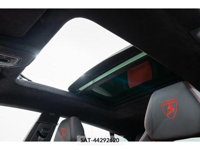 Lamborghini URUS 2019-03 8004773-19