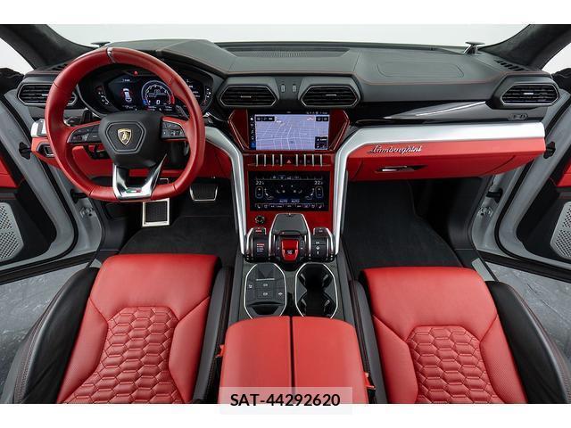 Lamborghini URUS 2019-03 8004773-2
