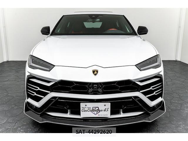 Lamborghini URUS 2019-03 8004773-5