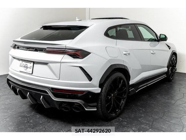 Lamborghini URUS 2019-03 8004773-8