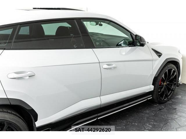 Lamborghini URUS 2019-03 8004773-9