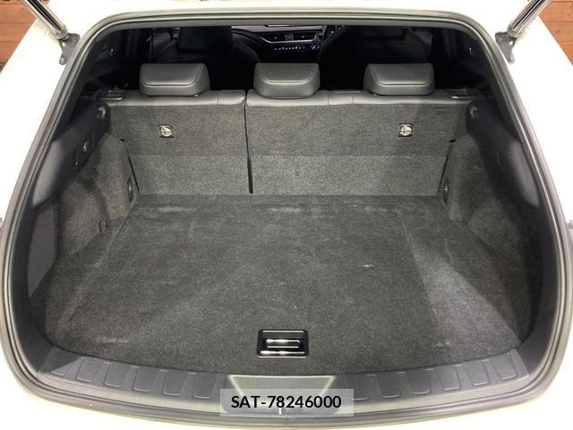 Lexus UX 2020-10 8003886-9